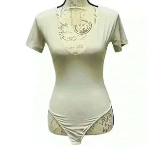 NWT House of Harlow 1960 Nude V-Neck Short Sleeve Bodysuit Size Medium